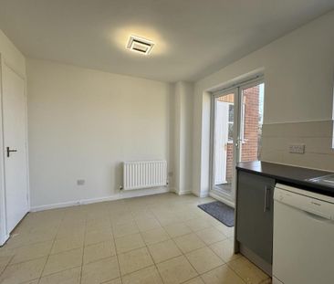 4 bedroom semi-detached house to rent - Photo 1