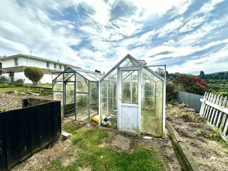 Three bedroom home - Periodic tenancy or short term - Photo 2