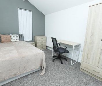5 bedroom House To Rent Total Size: 1174 SQ FT - Photo 5