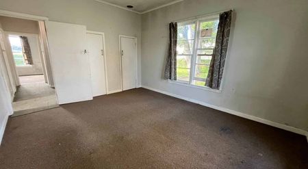 3 Bedroom Renovated Family Home in Papatoetoe - Photo 2