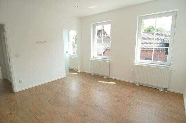 Sanierter Altbau mit besonderem Charme! Gehobene Ausstattung! - Photo 1