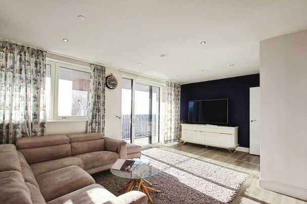 3 bedroom apartment to rent - Photo 1