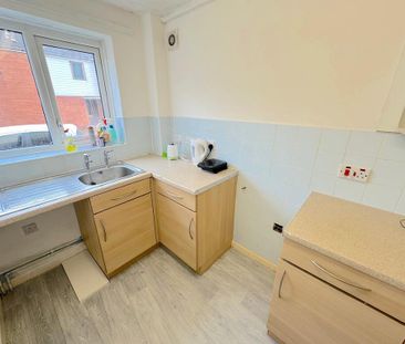 1 bedroom ground floor flat to rent - Photo 4