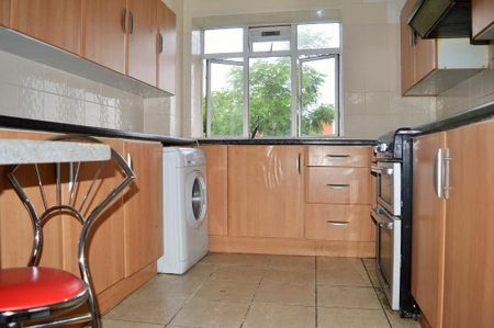 4 bedroom flat to rent - Photo 4