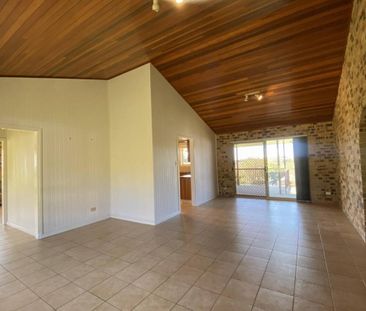 Large Family Home - Ample Shedding! - Photo 5