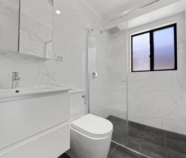 Family Home With Outdoor Kitchen - Photo 5