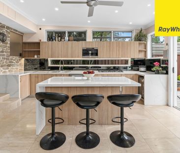 SPACIOUS FAMILY HOME IN A PRIME LIDCOMBE LOCATION - Photo 1