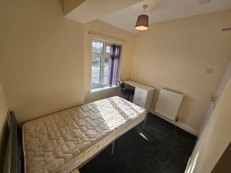 7 Bed Student Accommodation - Photo 3
