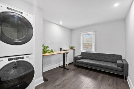 For Lease - 2496 Lake Shore Boulevard Unit# Main & Upper, Toronto, Ontario - Photo 2