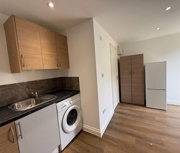 Studio Flat, Gainsborough Road, RM8 - Photo 6