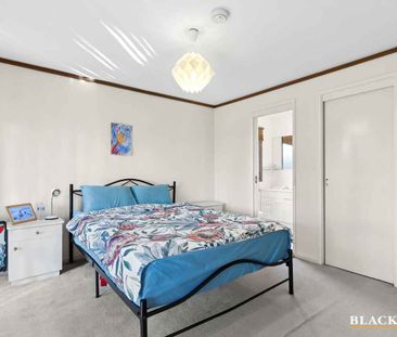 Three Bedroom Family Home - Photo 3