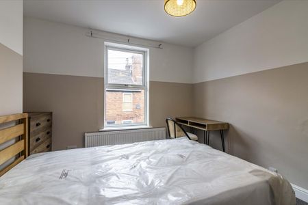4 bedroom terraced house to rent - Photo 4