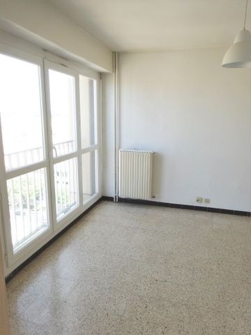 T1BIS 410€ H.C 58Bis Av Jean Jaurès Nîmes, 35m² - Photo 2