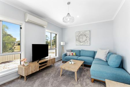 Stunning 3 Bedroom Home! - Photo 2