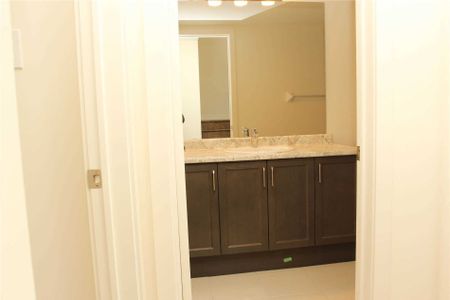 For Lease - 15 Whitaker Way Unit# 423, Whitchurch-Stouffville, Ontario - Photo 2