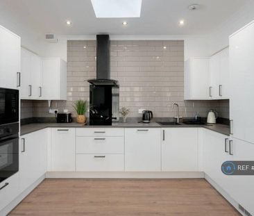 3 bedroom end of terrace house to rent - Photo 4