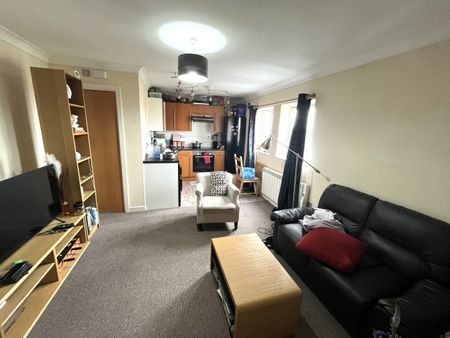 One Bedroom Flat - Photo 2