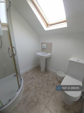5 bedroom semi-detached house to rent - Photo 5
