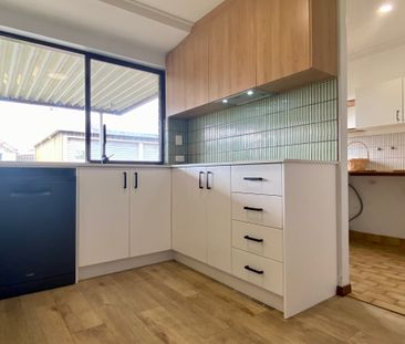 Charming and Charismatic! - Photo 6