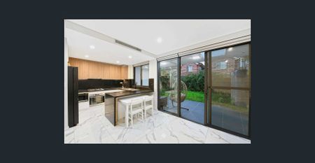 Modern townhouse, Three bedroom for lease - Photo 3