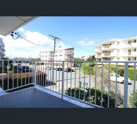 2/8 Burgess Street, Kings Beach, Qld 4551 - Photo 3