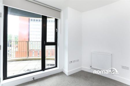 2 bedroom flat to rent - Photo 4