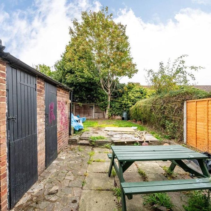 3 bedroom semi-detached house to rent - Photo 1