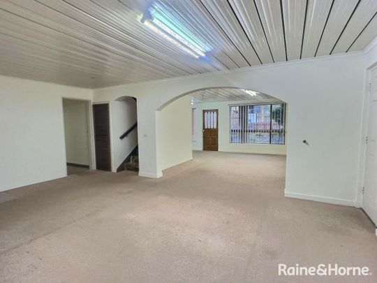 Large Family Home in Great Clinton Location! - Photo 1