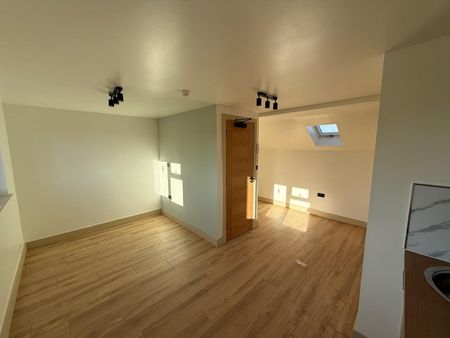 Studio Flat, Grant Road, HA3 - Photo 2