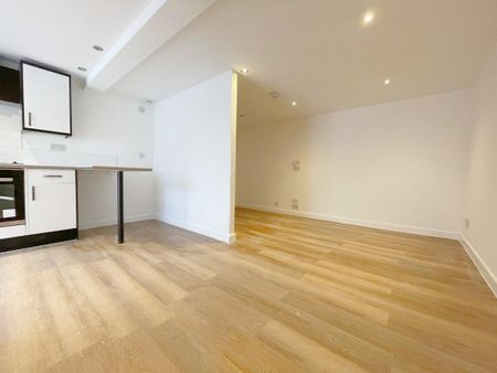 Studio to rent - Photo 2