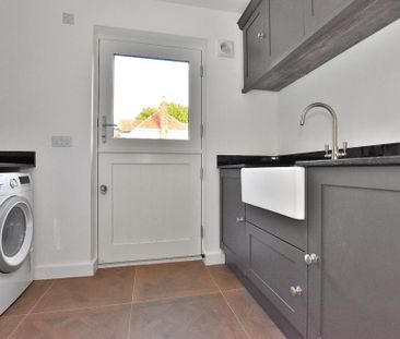 3 bedroom detached house to rent - Photo 4