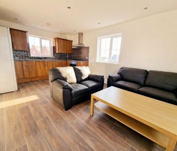 3 bedroom flat to rent - Photo 1