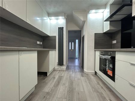 Stag Hill, Basingstoke, Hampshire, RG22 - Photo 4