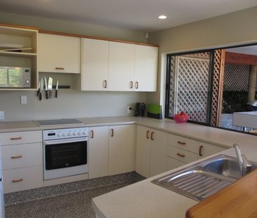 Easy Living on the Hill - 4 Bedrooms in Cashmere - Photo 3