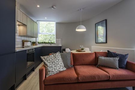 4 bedroom flat to rent - Photo 2