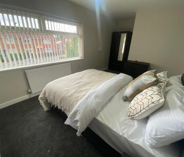 Manchester Road West - Photo 2