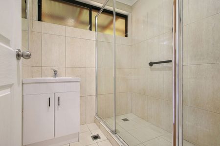 Privately Positioned! - Photo 4