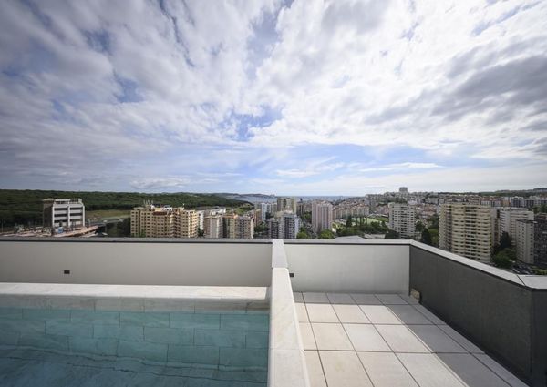 4 Bedroom Apartment with swimming pool, Miraflores, Oeiras