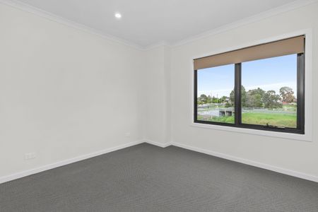 Modern 2-Bedroom Unit in Lalor - Photo 3