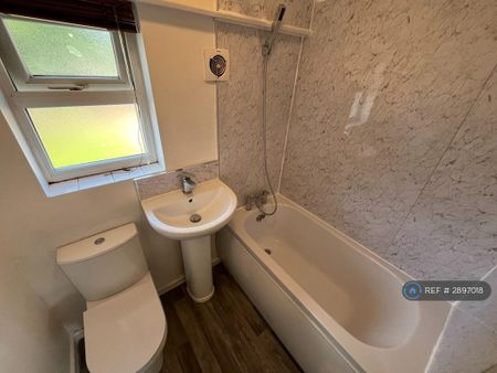 3 bedroom semi-detached house to rent - Photo 3