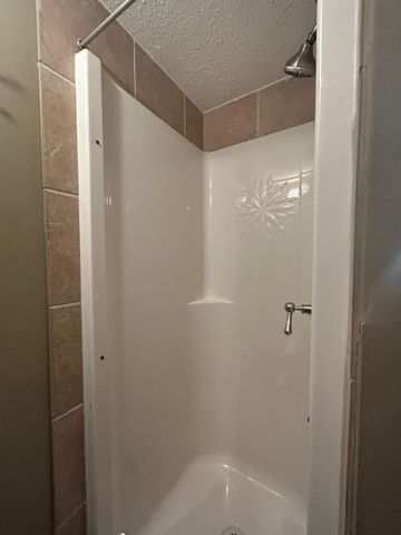 Basement Suite near Kingsway / NAIT - Utilities included - Photo 5