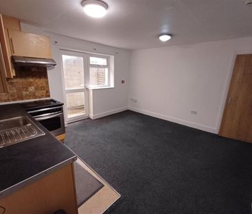 Broadway, Cardiff - Photo 3