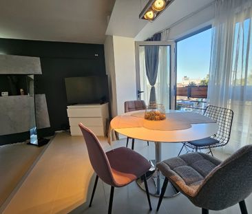 Studio de lux, central, parcare, 350 EURO - Fotografie 2