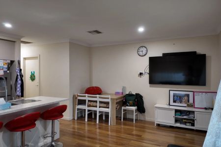 Modern 3-Bedroom Home in a Quiet, Convenient Location - Photo 3