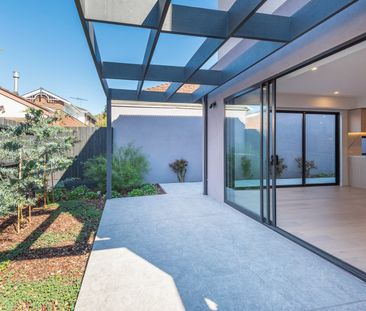 NEAR NEW EXECUTIVE TOWNHOUSE IN A PREMIER LOCATION - Photo 6