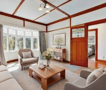 Character in Karori! - Photo 5