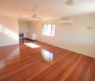 LAWNTON COTTAGE - WALK TO TRAIN - Photo 4