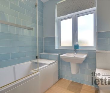 Myrtle Grove, Enfield, Middlesex, EN2 0DZ - Photo 2