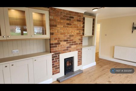 3 bedroom flat to rent - Photo 3