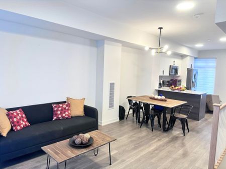 For Lease - 9 Spruce Pines Crescent Unit# Room 3, Toronto, Ontario - Photo 3